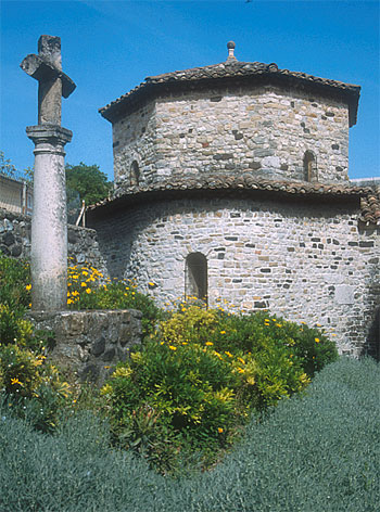 église Saint-étienne de Mélas - chapelle octogonale