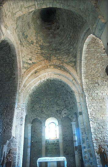 Église Saint-Thomas - L'abside et la coupole sur la croisée du transept