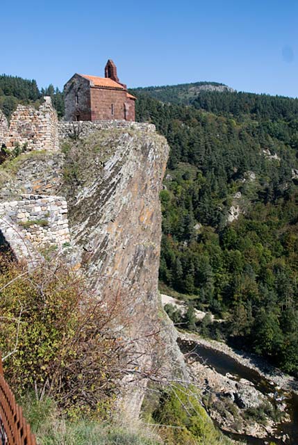 Chteau d'Arlempdes : La chapelle dominant la Loire