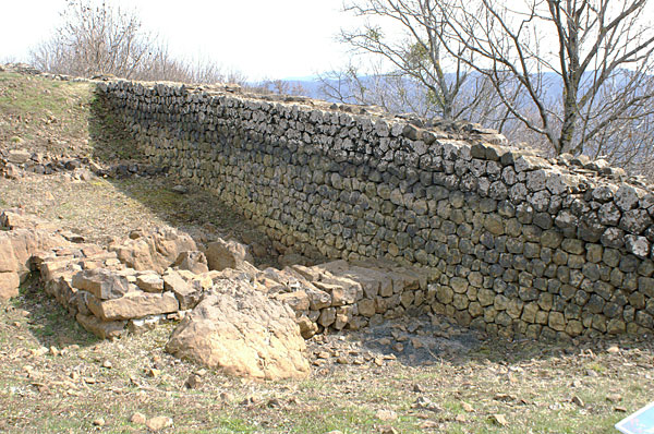 Rocher de Brion : Vestiges du rempart