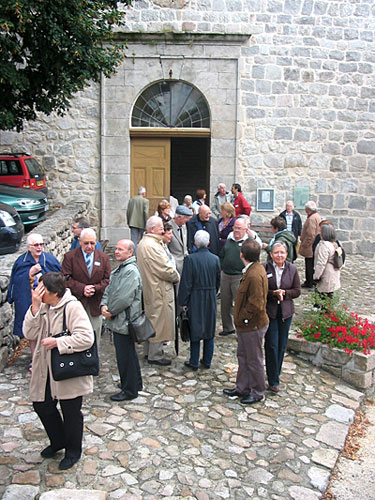 Chalencon : entrée du temple