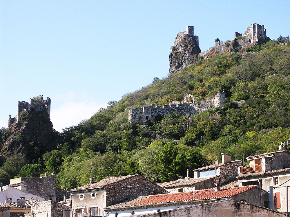 Le site castral de Rochemaure vu du village