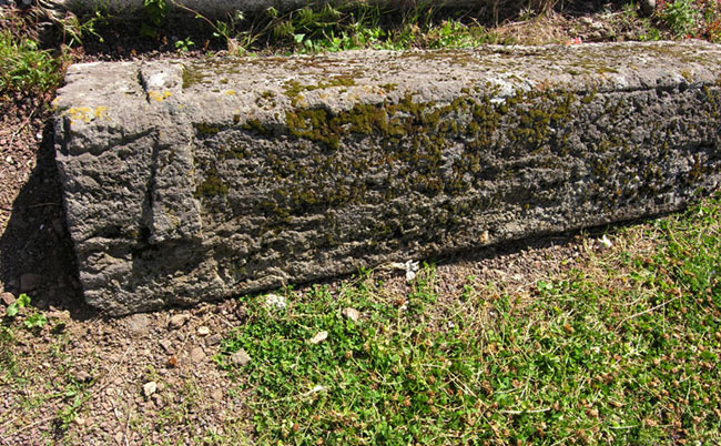 Cimetière de Lavillatte : Pierre tombale d'un hospitalier