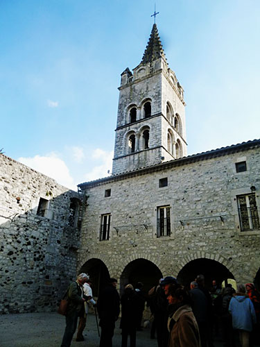 Dans le cloître de Lavilledieu