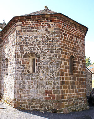 Abside de l'église de Lespéron