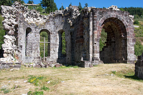 Abbaye de Mazan : vestiges du chevet de l'église