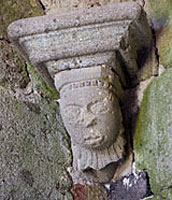 Abbaye de Mazan : culots sculptés du lavabo des moines