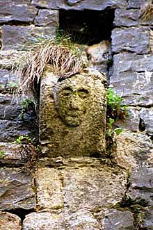 Montpezat-sous-Bauzon : Vestige dans le château de Pourcheyrolles