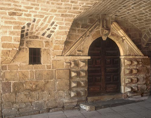 Porte de l'ancien hôpital