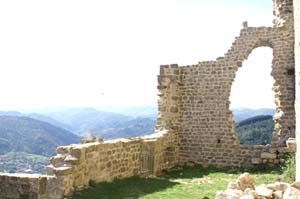 Château de Rochebonne - Vestiges des bâtiments de la partie occidentale