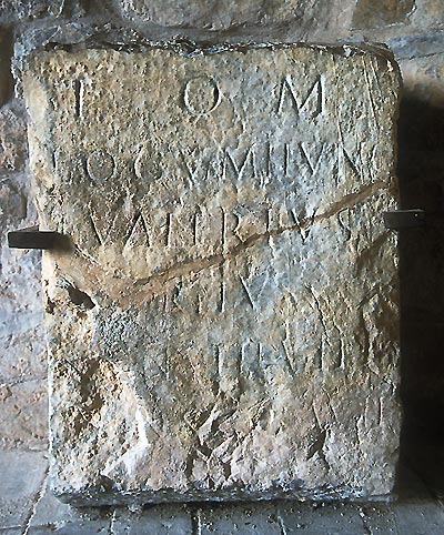 Église Saint-Pierre de Sauveplantade : Cippe gallo-romain dédié à Jupiter