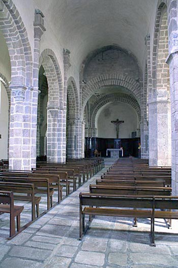 Saint-Félicien - L'église : arcs de la nef côté nord