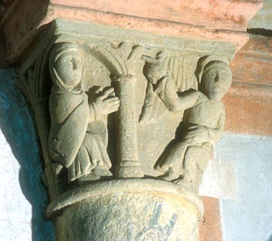 église de Saint-Julien-du-Serre, intérieur : le chapiteau de l'Annonciation