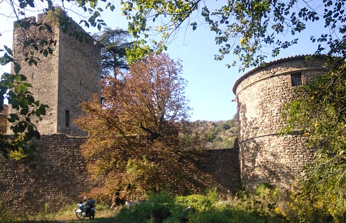 Le donjon et la tour ronde