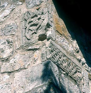 Chapelle Saint-Sulpice de Trignan : Remplois carolingiens