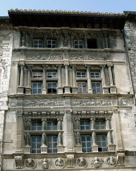 Viviers : La maison des chevaliers