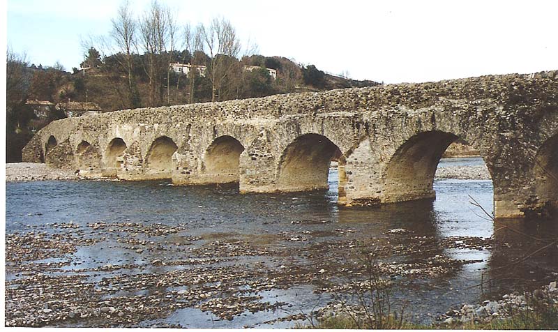 Viviers : Le pont romain